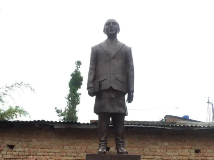 भद्रपुरमा महाकवि देवकोटाको सालिक तोडफोड